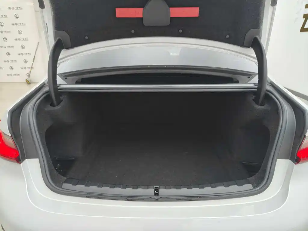 BMW 3 Series 2023 — фото 11