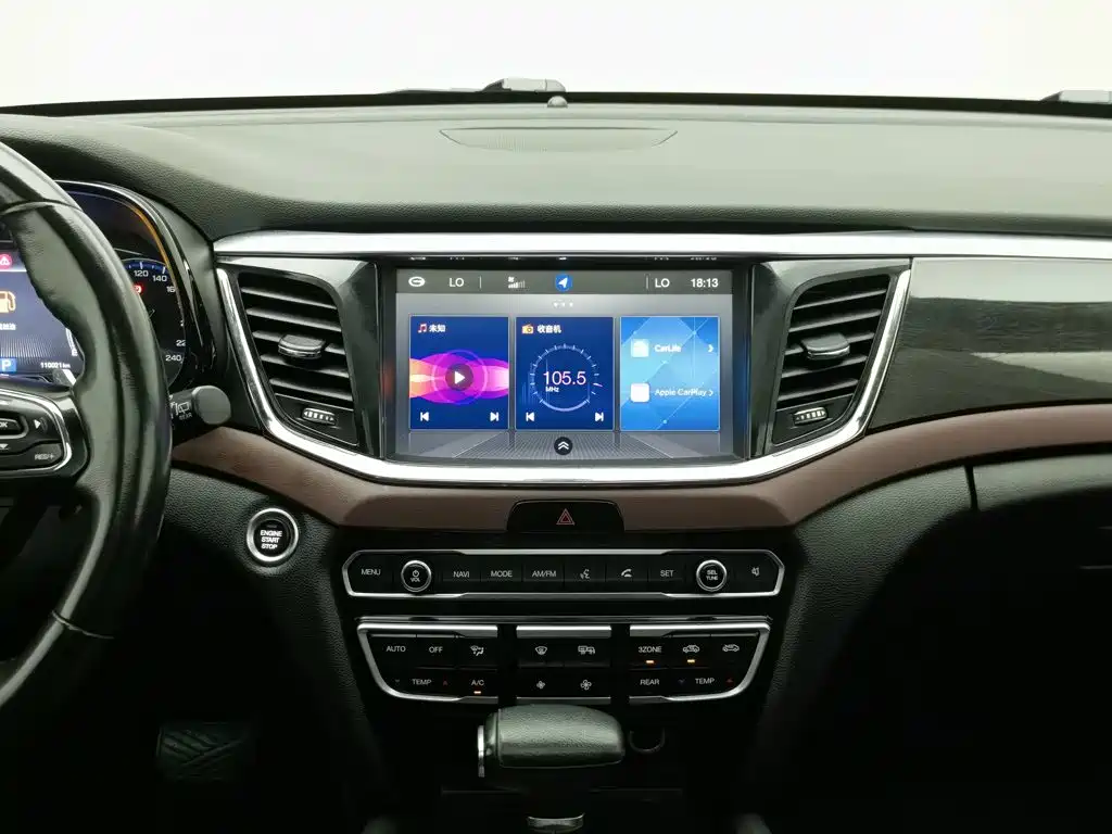 GAC Trumpchi GS8 2017 — фото 12