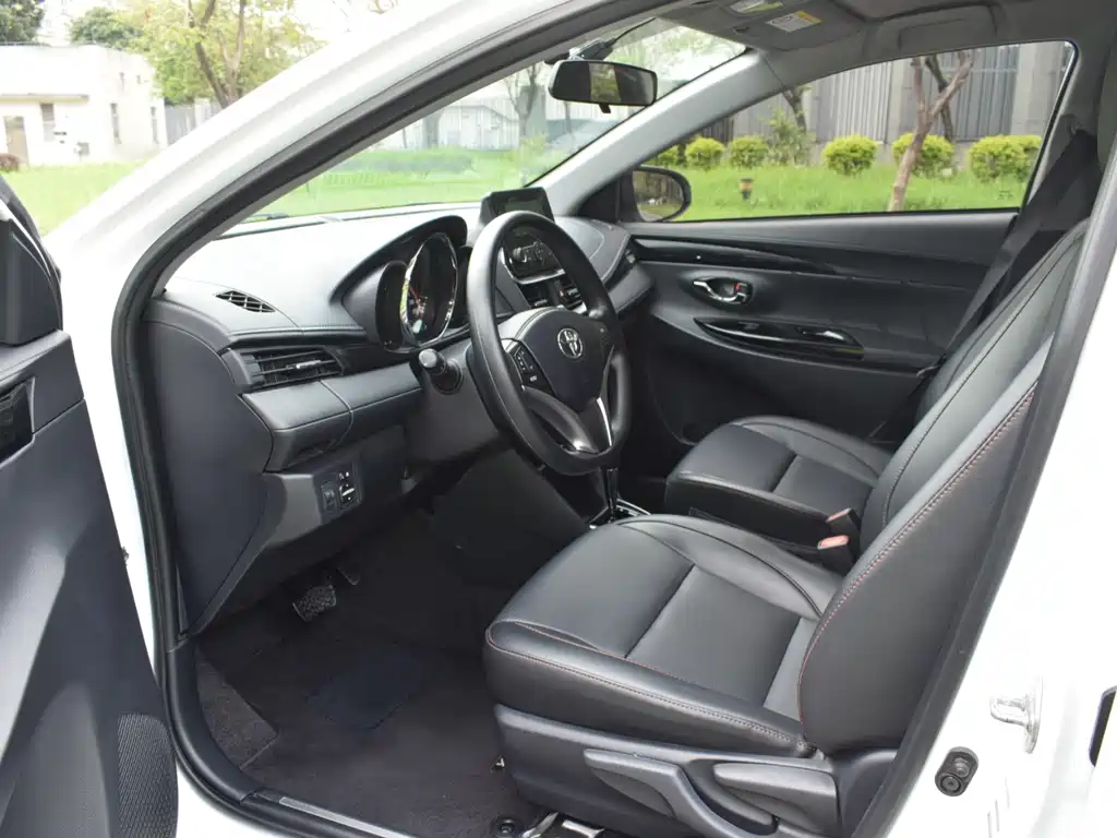 Toyota Yaris L 2023 — фото 11