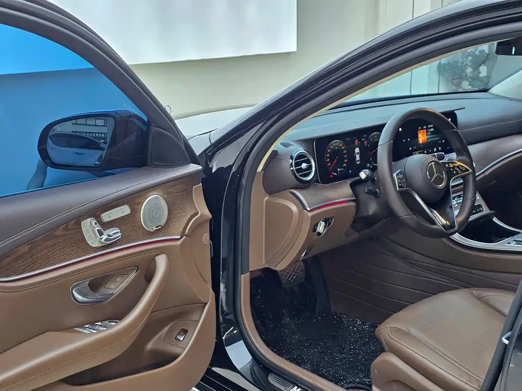 Mercedes-Benz E-Class 2023 — фото 15