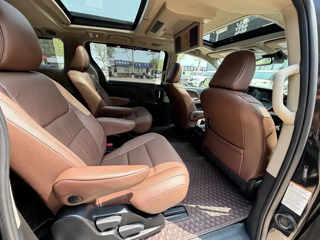 Toyota Sienna 2019 — фото 22