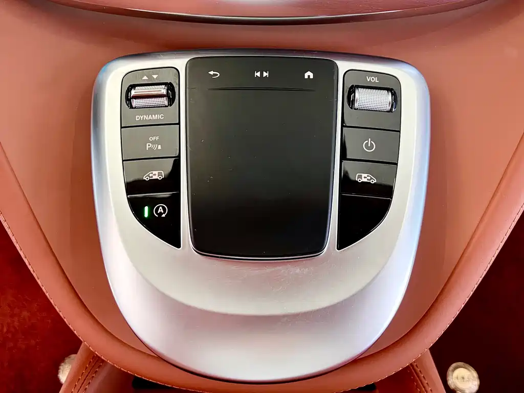 Mercedes-Benz V-Class 2022 — фото 19