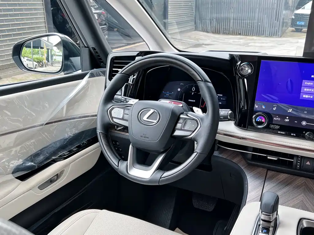 Lexus LM — фото 9