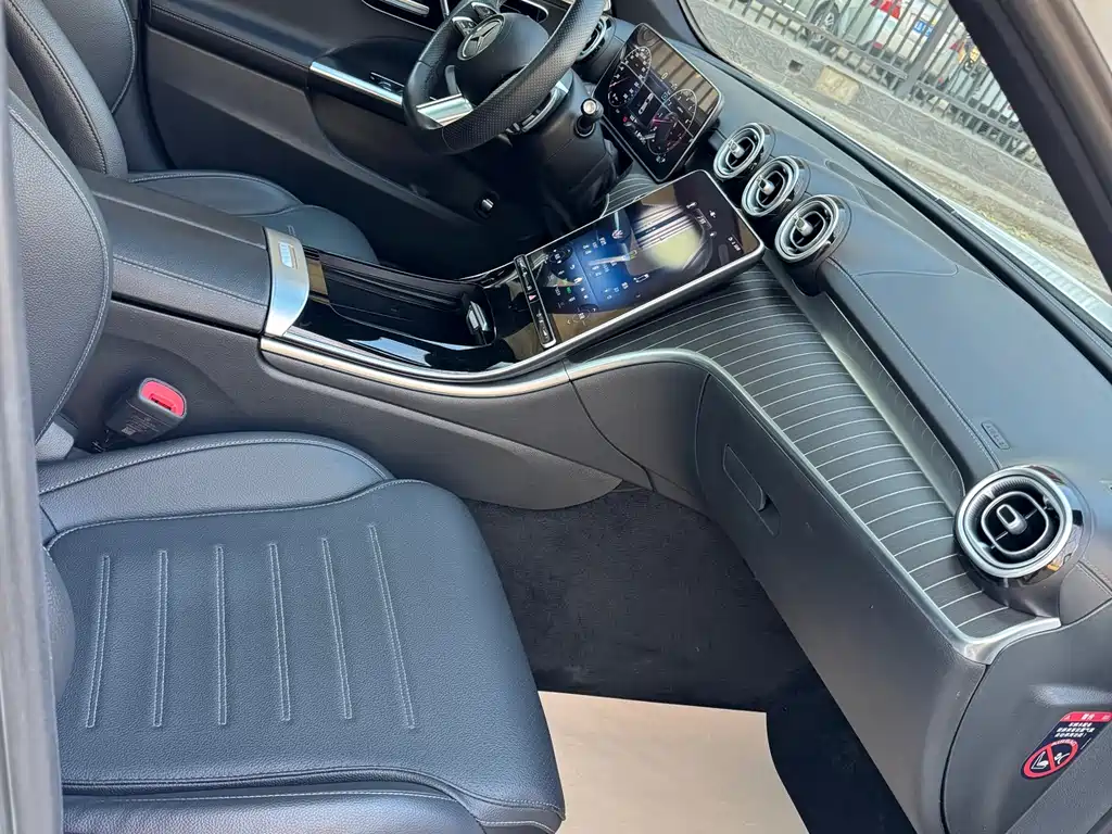 Mercedes-Benz C-Class 2023 — фото 11
