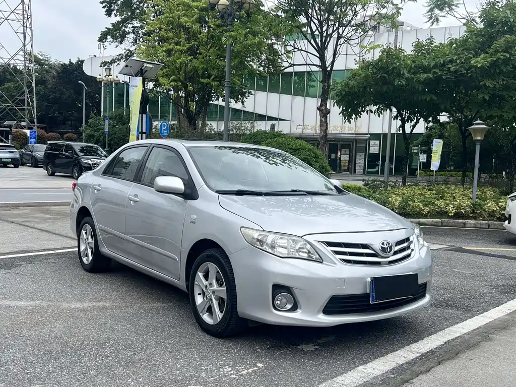 Toyota Corolla 2010 — фото 2