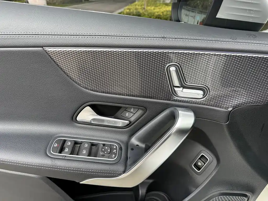 Mercedes-Benz A-Class 2022 — фото 18