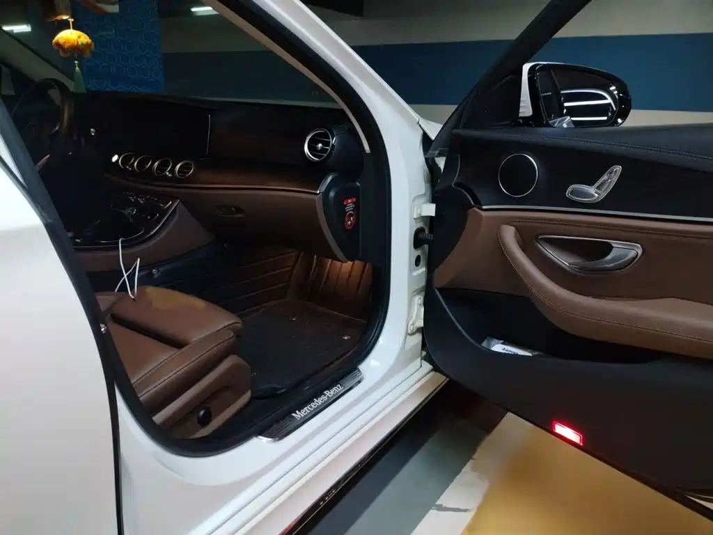 Mercedes-Benz E-Class 2018 — фото 20