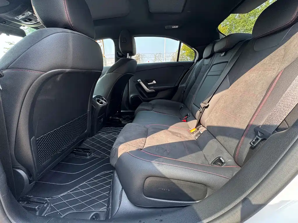 Mercedes-Benz A-Class 2024 — фото 12