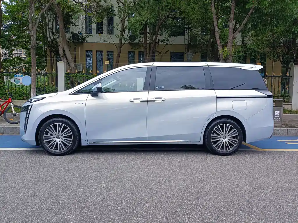 GAC Motor E8 PHEV 2024