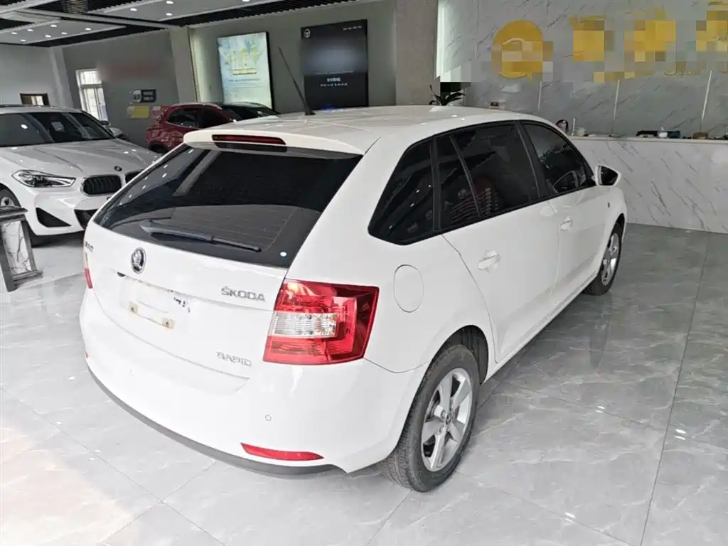 Skoda Rapid Spaceback 2016 — фото 7