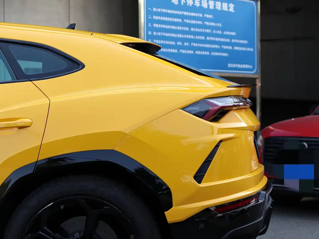 Lamborghini Urus 2020 — фото 10
