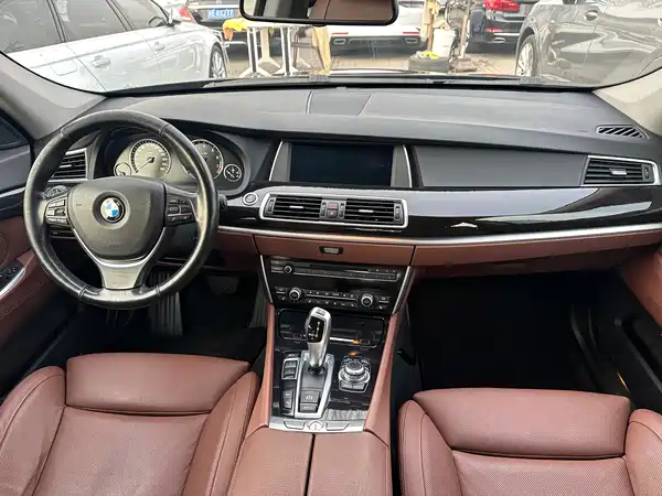 BMW 5 Series GT 2011