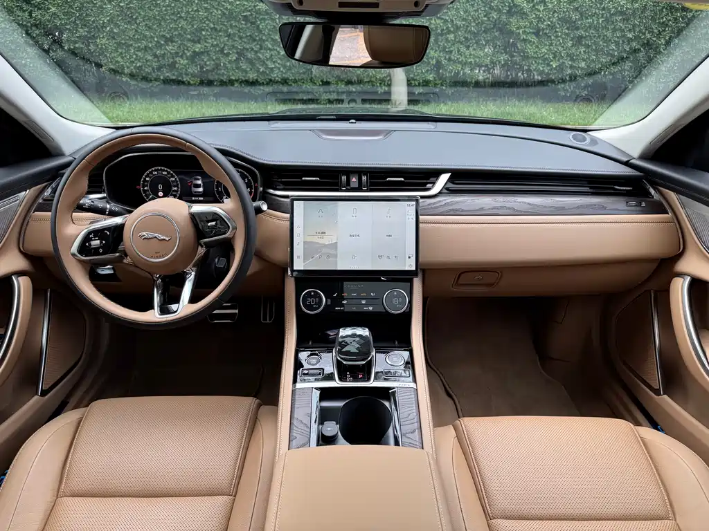 Jaguar XFL 2025 — фото 15