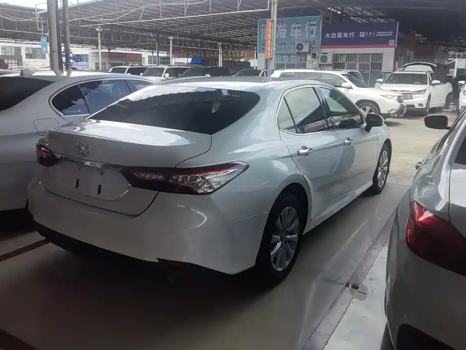 Toyota Camry 2018 — фото 3