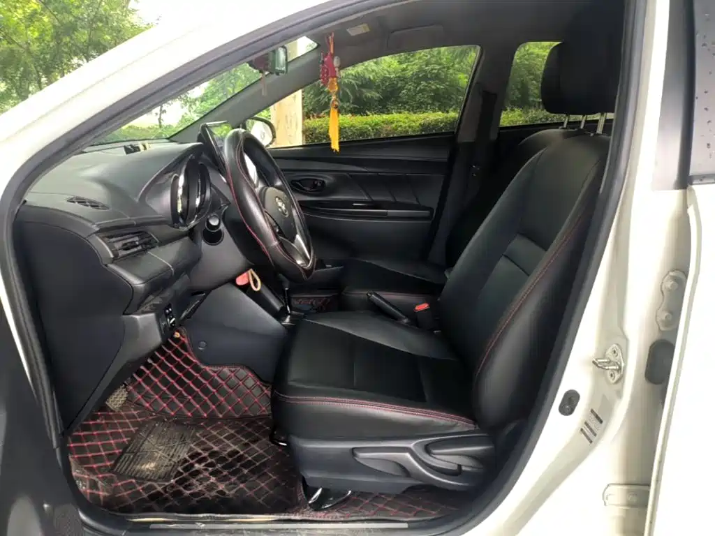 Toyota Yaris L 2022 — фото 15