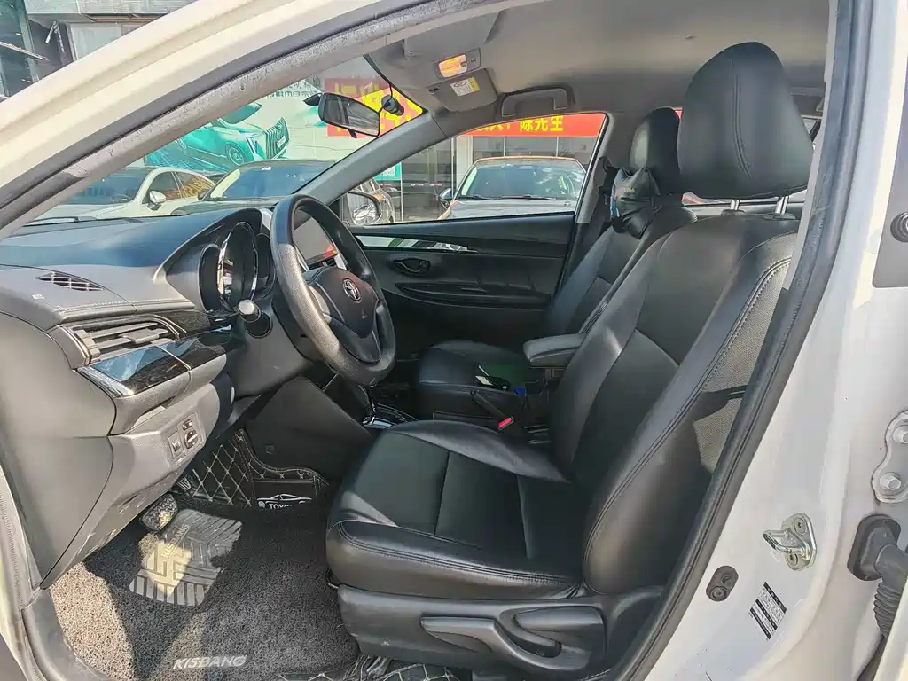 Toyota Yaris L 2020