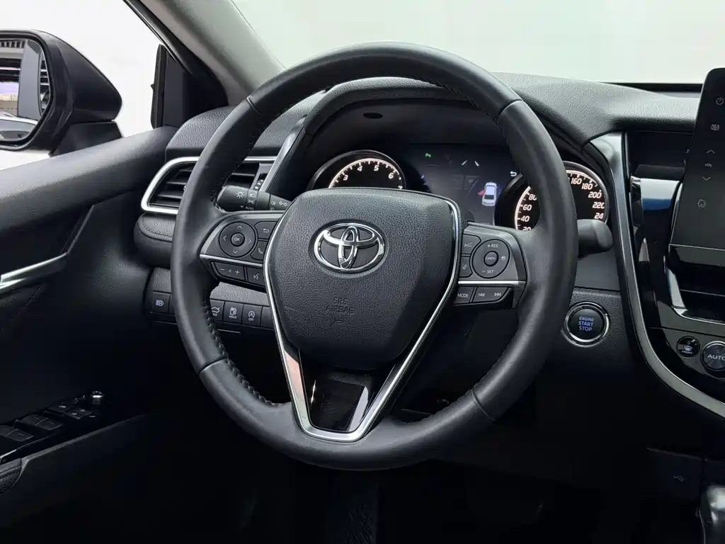 Toyota Camry 2021 — фото 6