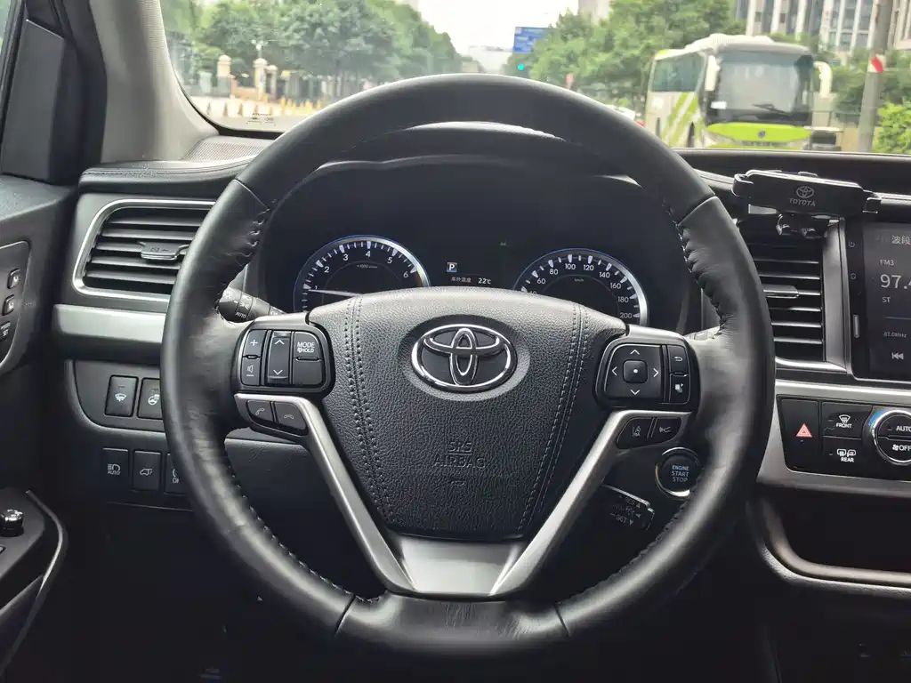Toyota Highlander 2020 — фото 13