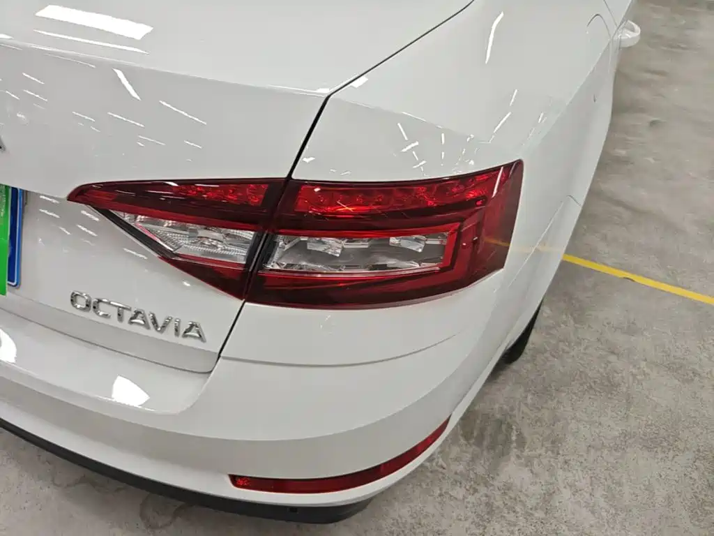 Skoda Octavia 2020 — фото 8