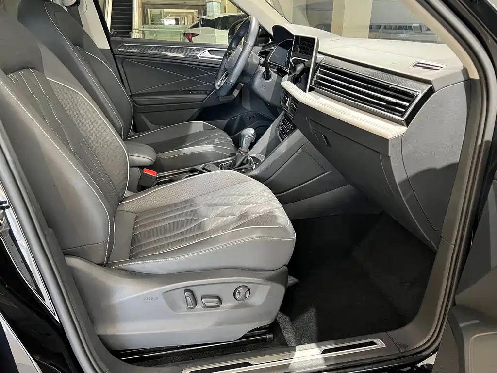 Volkswagen Tiguan L 2021 — фото 13