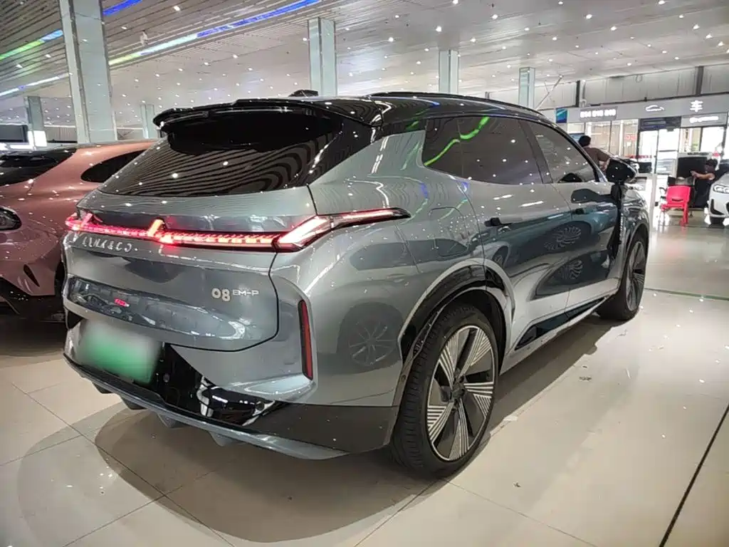 Lynk & Co 08 EM-P 2025