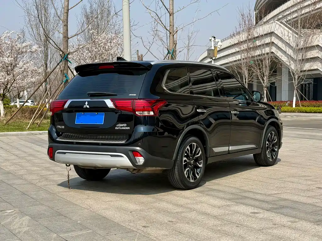 Mitsubishi Outlander 2020 — фото 9