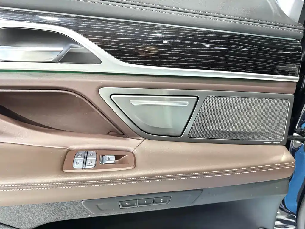 BMW 7 Series 2021 — фото 10
