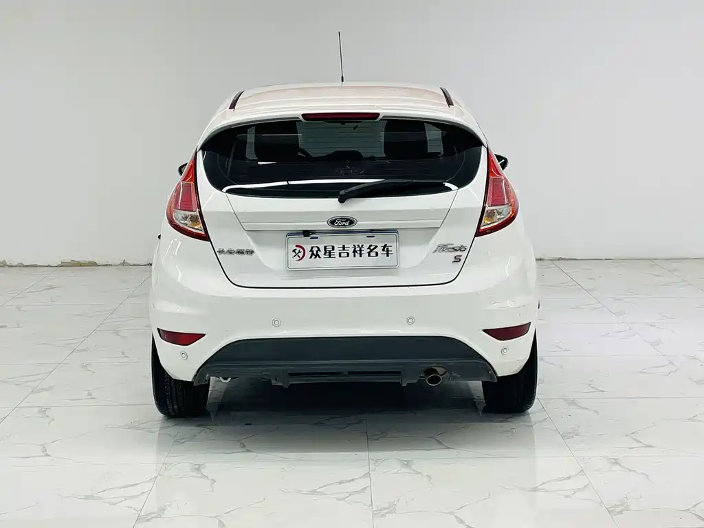 Ford Fiesta 2014 — фото 13