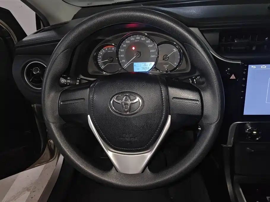 Toyota Corolla 2018 — фото 15