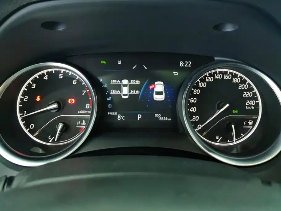 Toyota Camry 2023 — фото 14