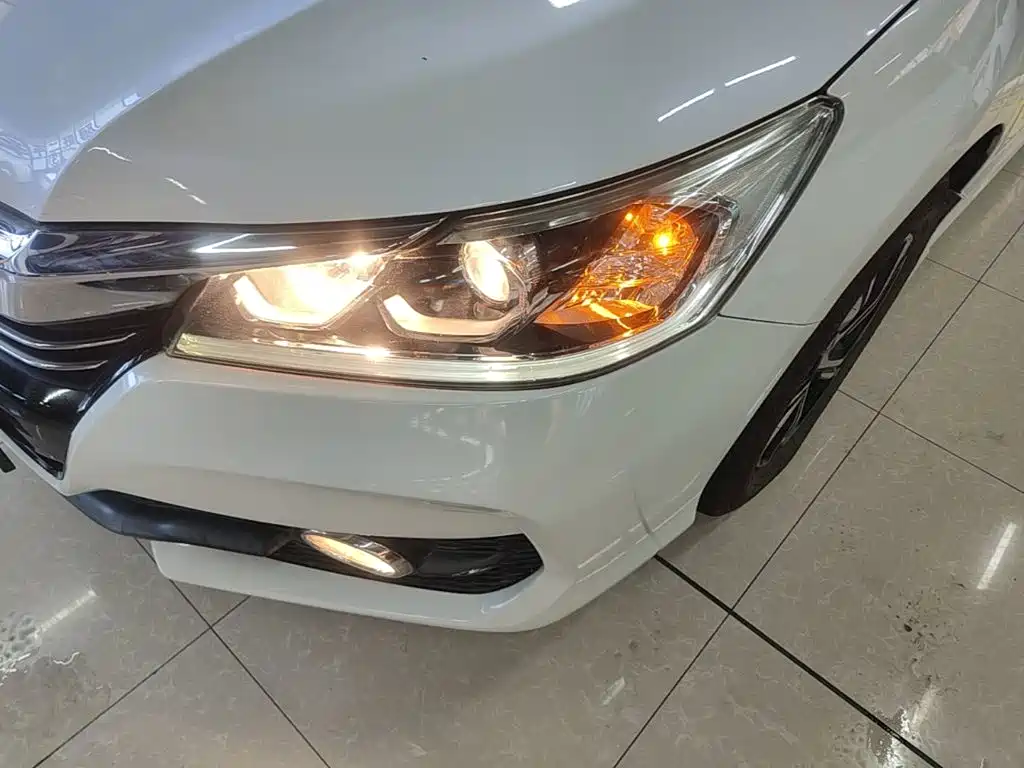 Honda Accord 2017 — фото 24