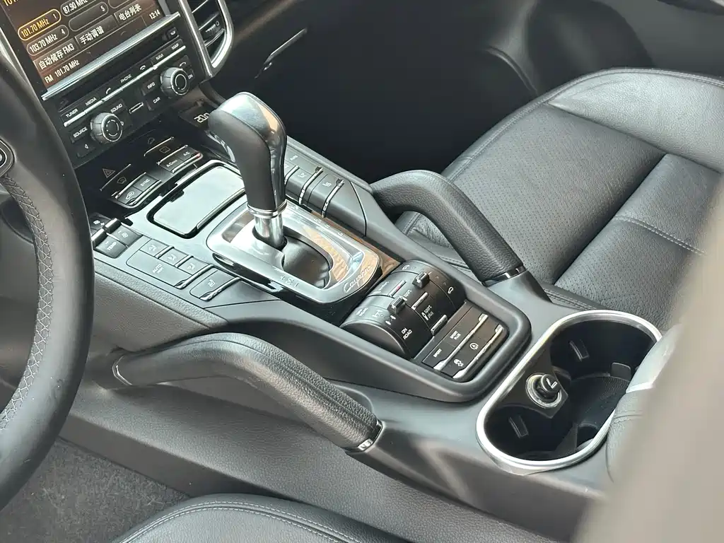 Porsche Cayenne 2015 — фото 12