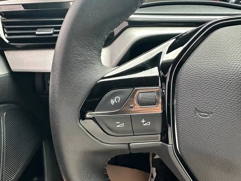Peugeot 408 2023 — фото 10
