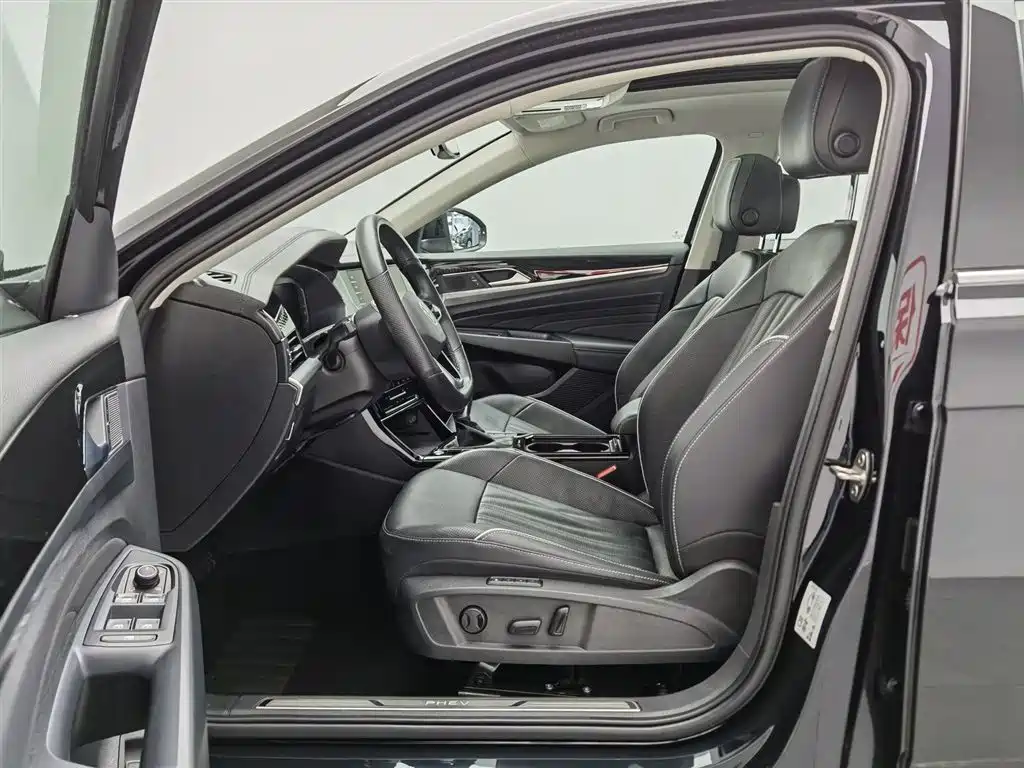 Volkswagen Passat PHEV 2024 — фото 10