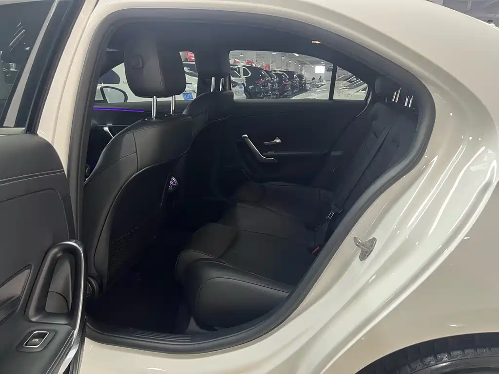 Mercedes-Benz A-Class 2022 — фото 10
