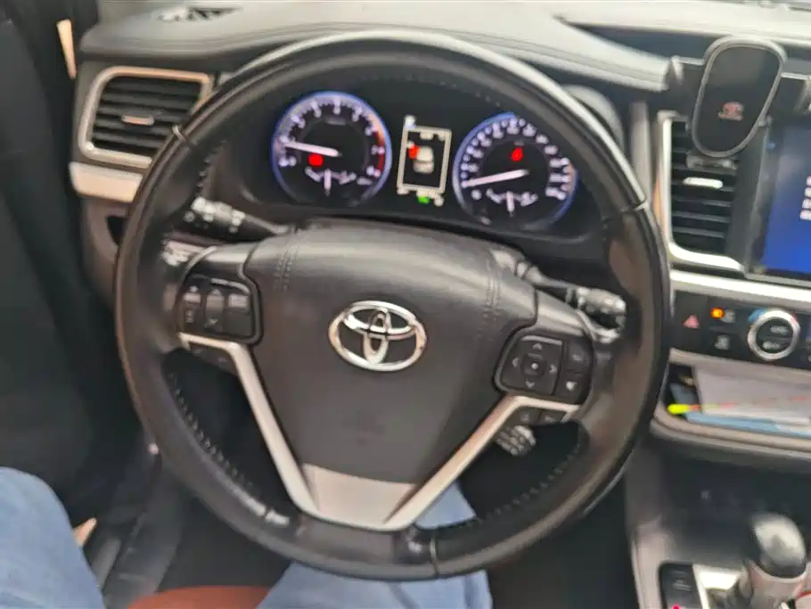 Toyota Highlander 2018 — фото 15