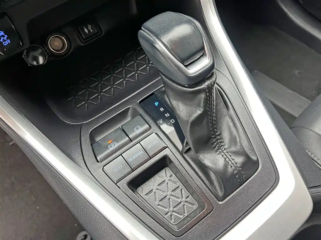 Toyota Wildlander 2023 — фото 16