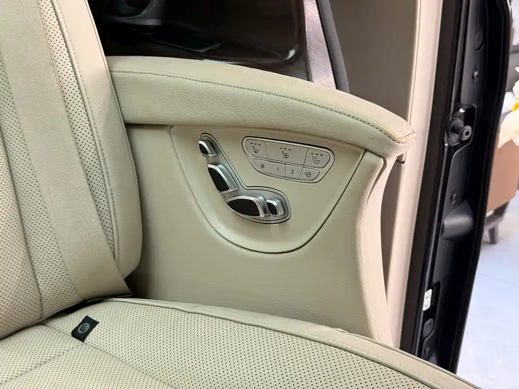 Mercedes-Benz V-Class 2022 — фото 13