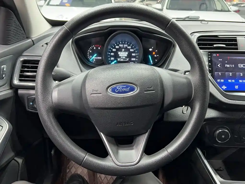 Ford Escort 2021 — фото 11