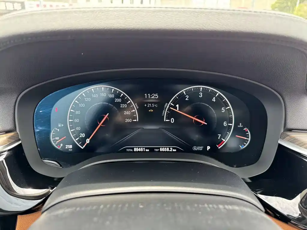 BMW 5 Series 2018 — фото 37