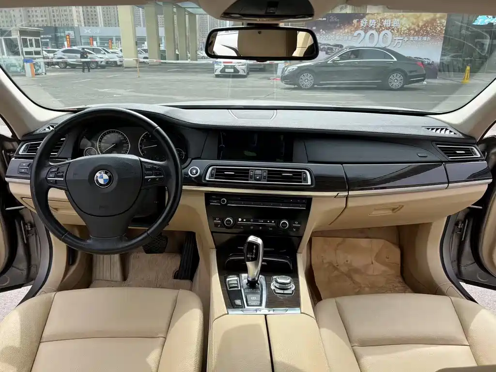 BMW 7 Series 2010 — фото 5