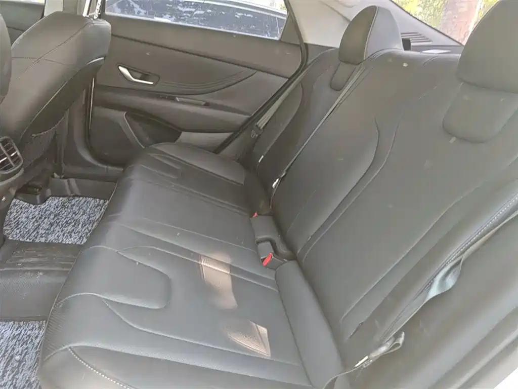 Hyundai Elantra 2022 — фото 17