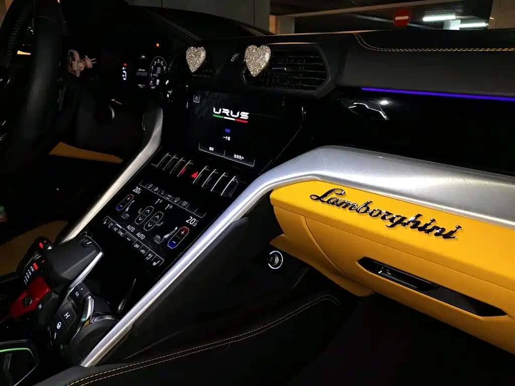 Lamborghini Urus 2022 — фото 14