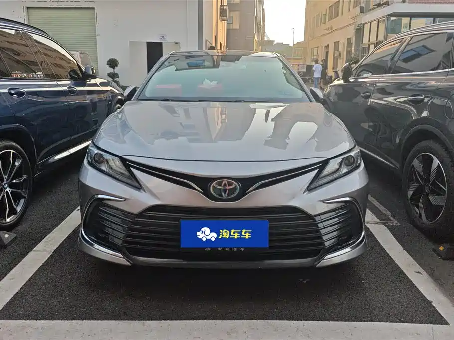 Toyota Camry 2022 — фото 2