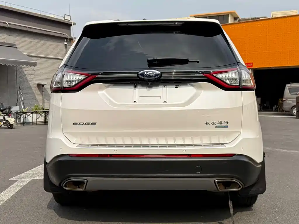 Ford Edge 2016 — фото 15