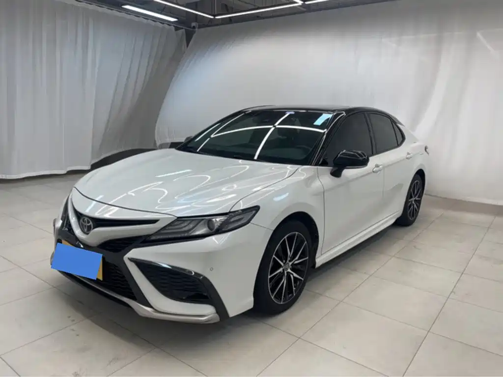Toyota Camry 2021 — фото 1
