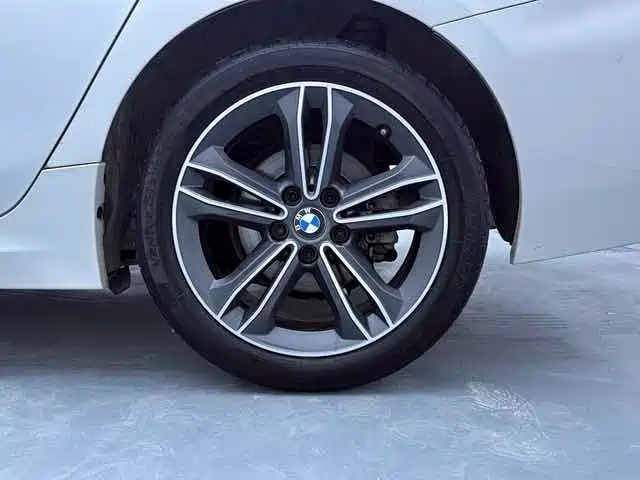 BMW 1 Series 2021 — фото 16