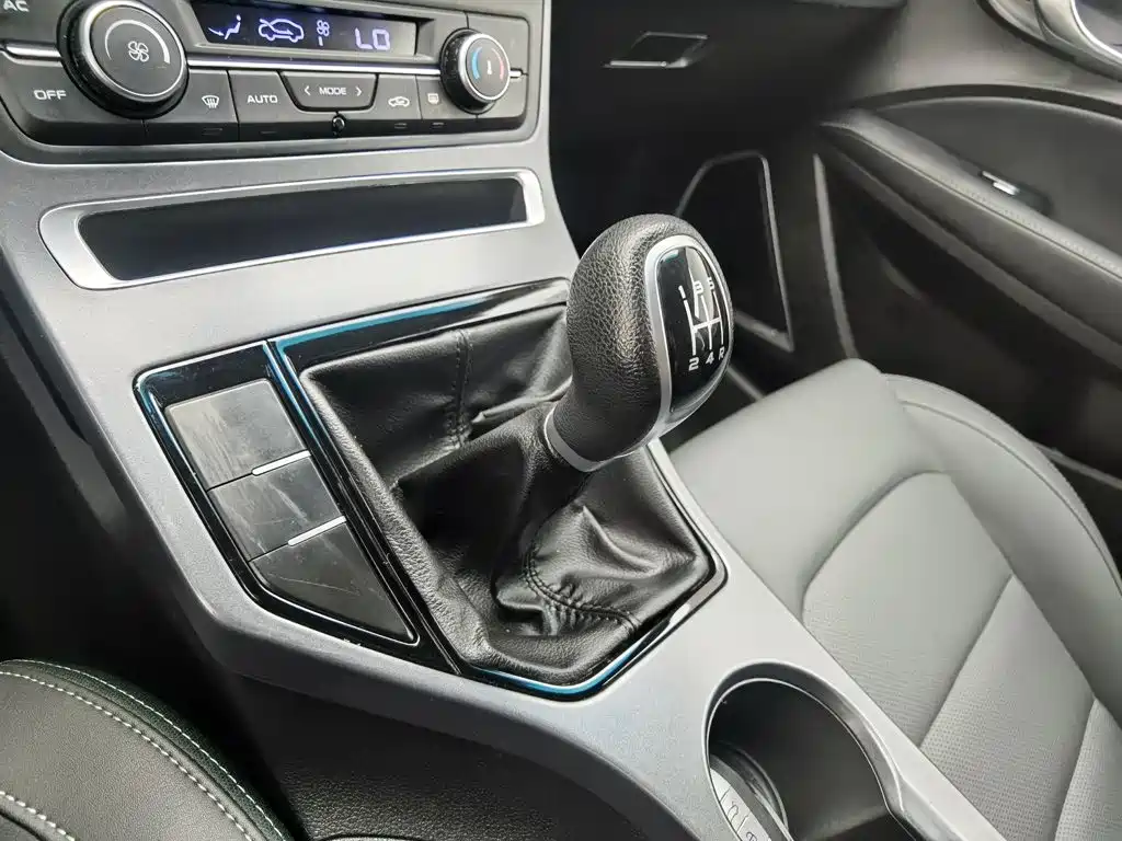 Geely Emgrand 2019 — фото 13