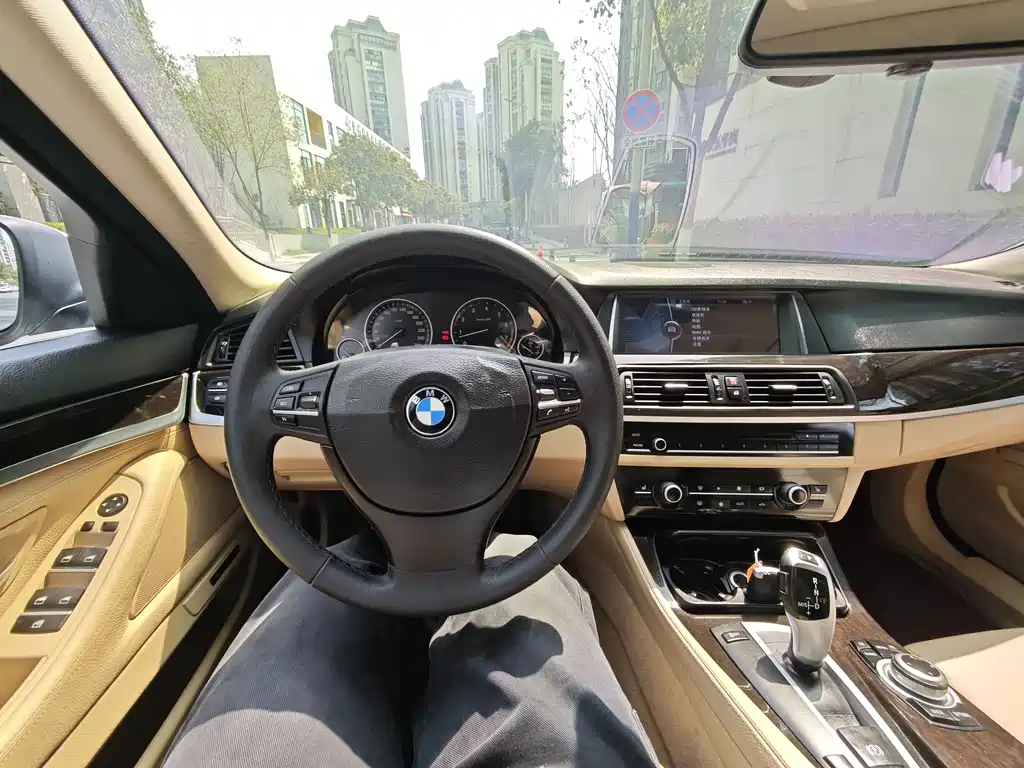 BMW 5 Series 2012 — фото 9