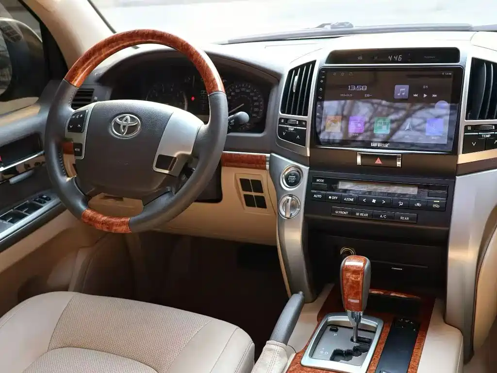 Toyota Land Cruiser 2014 — фото 6